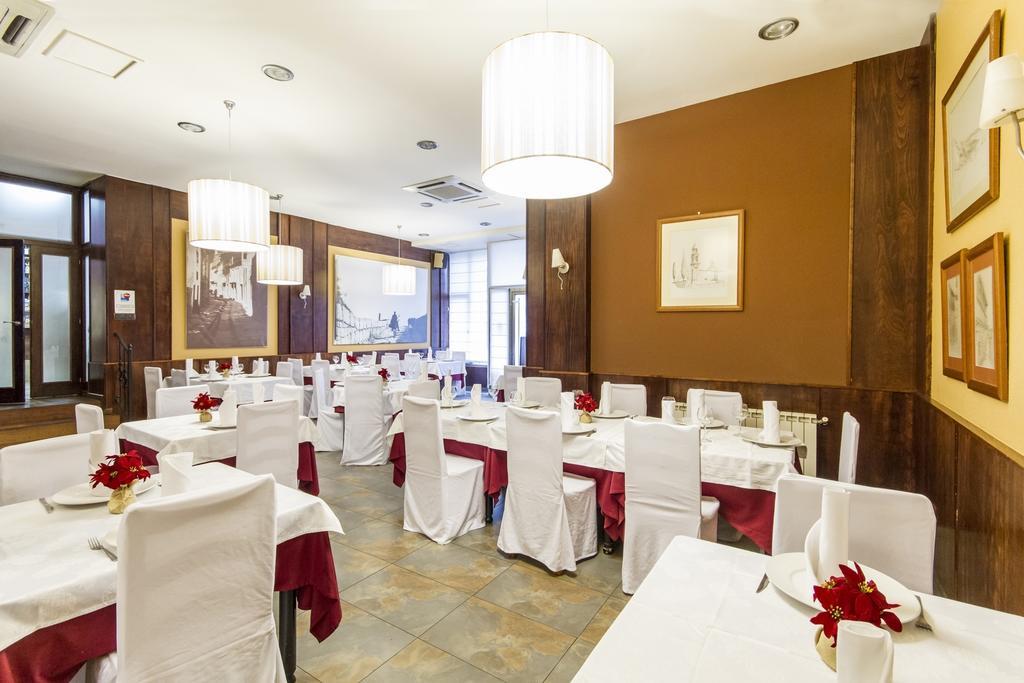 Hostal Restaurante Alarico Allariz Eksteriør billede